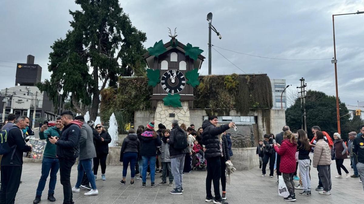 Carlos Paz también invitó a Messi para