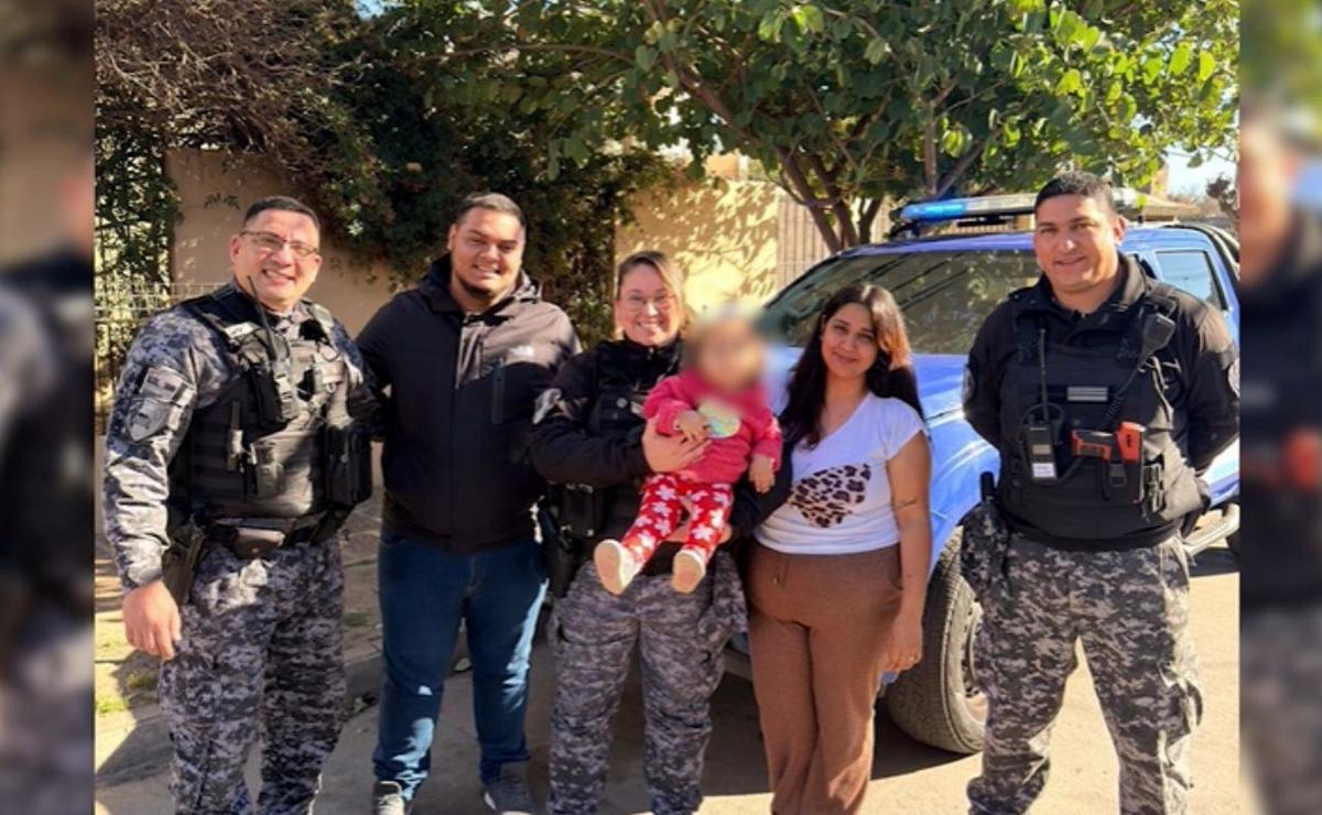 Un grupo de policías salvó a una niña.