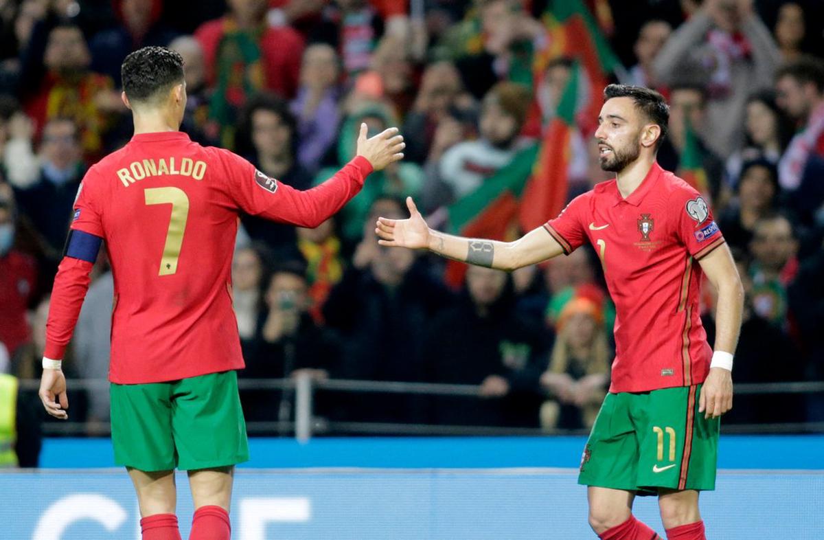 Cristiano Ronaldo junto a Bruno Fernandes.