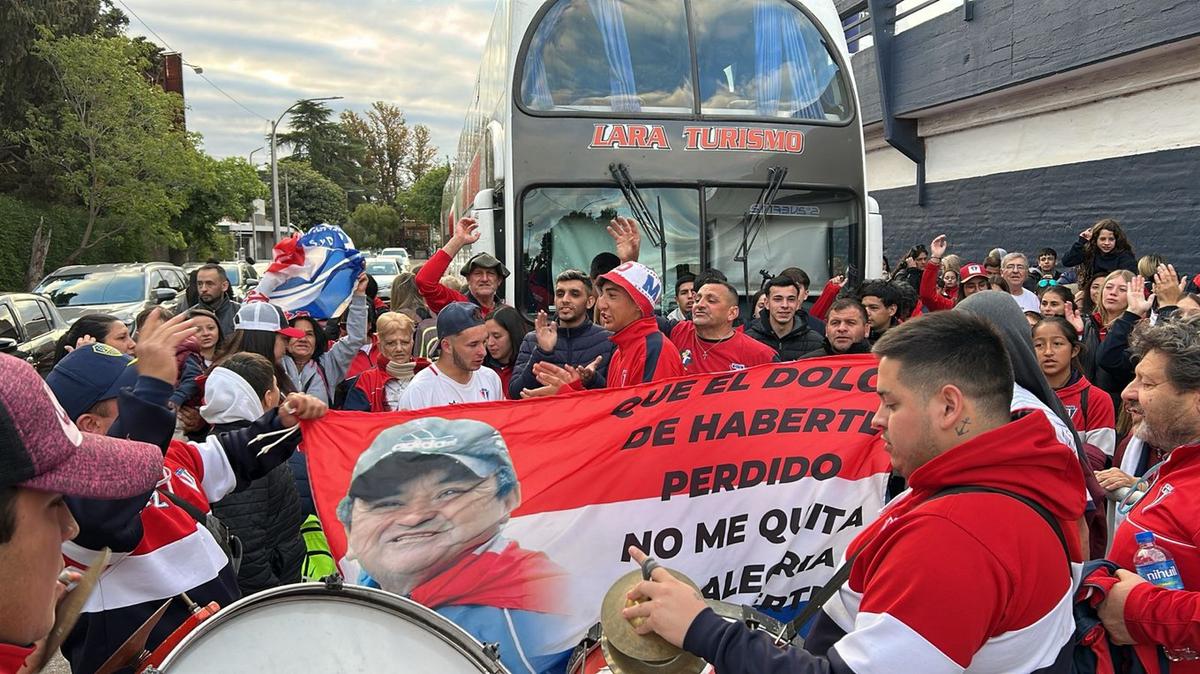 Hinchas de Matienzo, con la ilusión a flor de piel en Barrio Jardín.