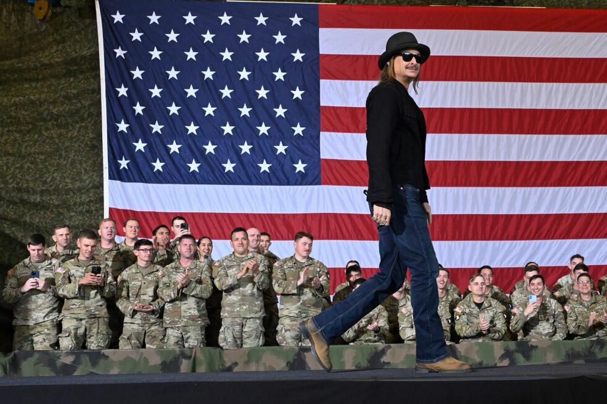 Ejército de EE. UU. revisa caso de helicópteros junto a la piscina del cantante Kid Rock