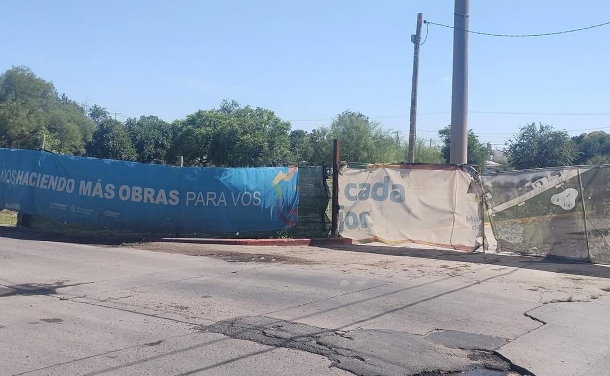 FOTO: Molestias en Santa Isabel por obras sin terminar en Plaza Malvinas Argentinas.