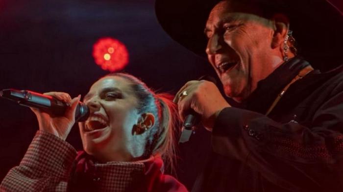 Euge Quevedo y el Chaqueño Palavecino sorprendieron cantando “La Flor Amarilla”