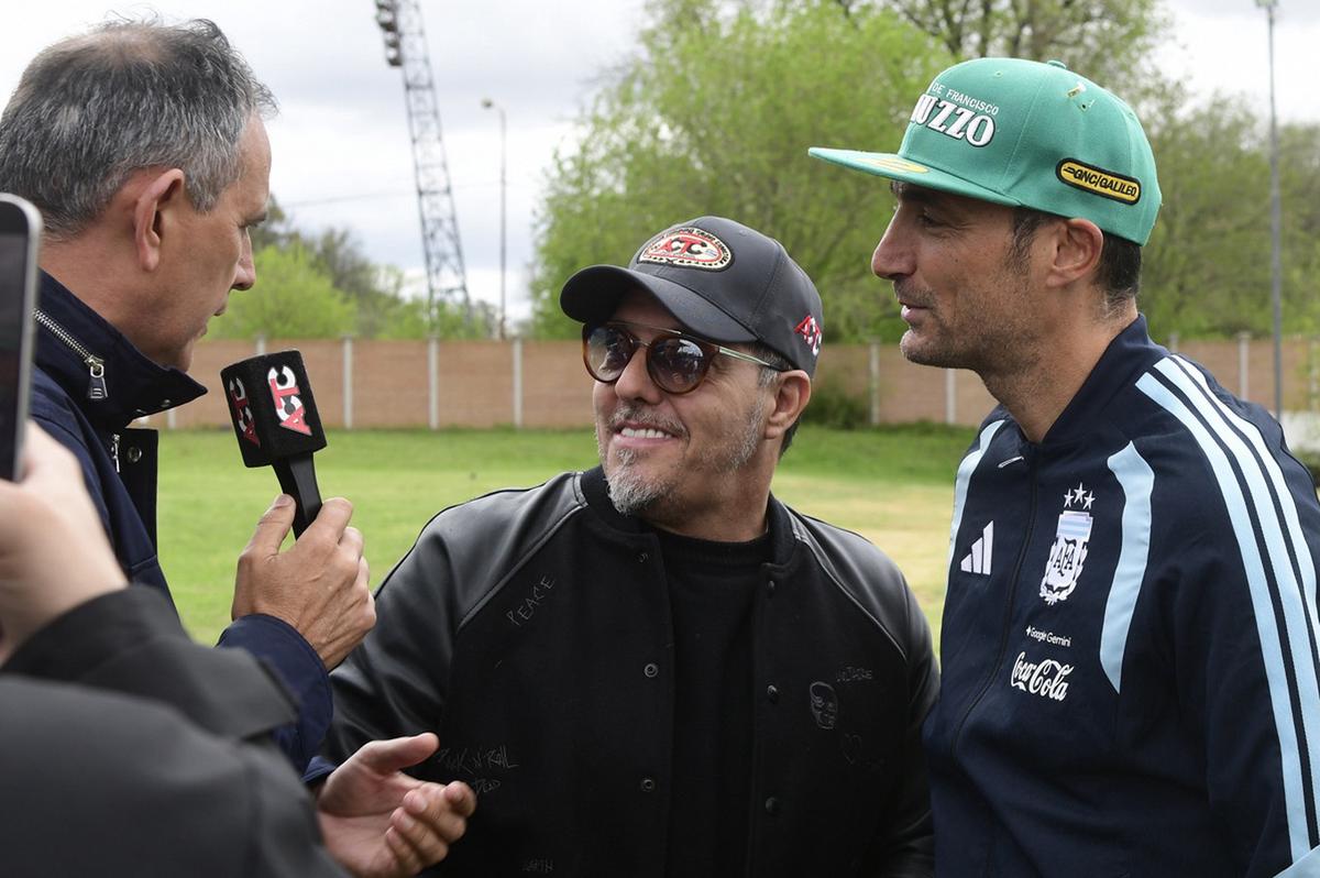 Mansilla, Gastón Mazzacane y Lionel Scaloni en el predio de la AFA.