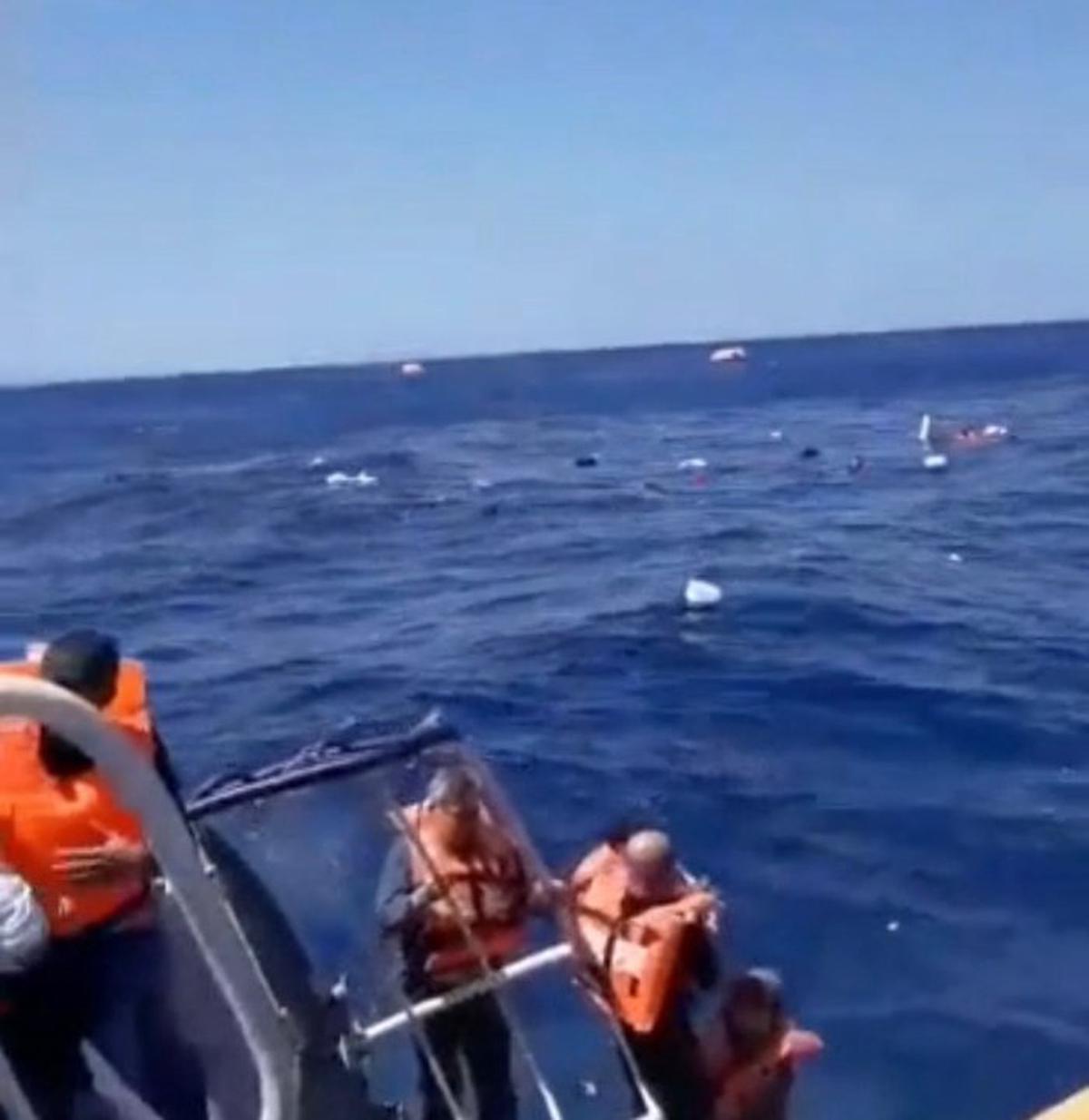 Un ferry con 270 pasajeros se hunde frente a Chipre: operativo de rescate en marcha