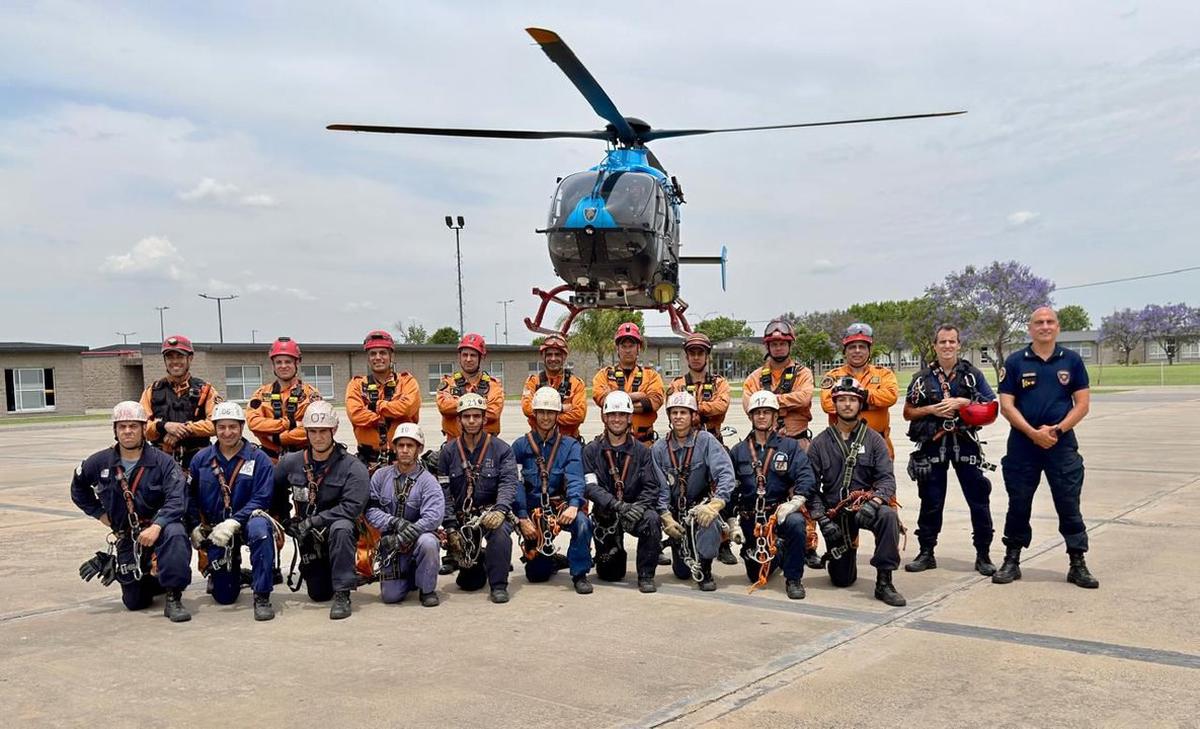 Diez brigadistas del Cuerpo de Bomberos de la Ciudad se capacitaron en rescate