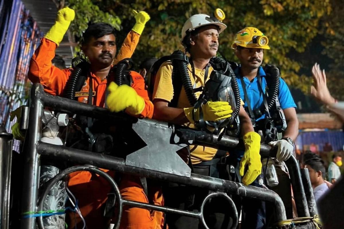 Asciende a 25 cifra de muertos por desastre de túnel en India