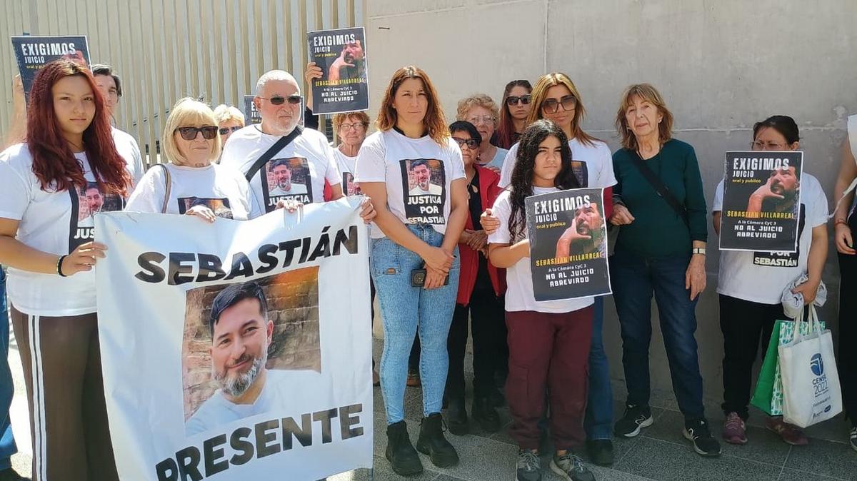Familiares de Sebastián Villarreal exigieron justicia. (Gonzalo Carrasquera/Cadena 3)