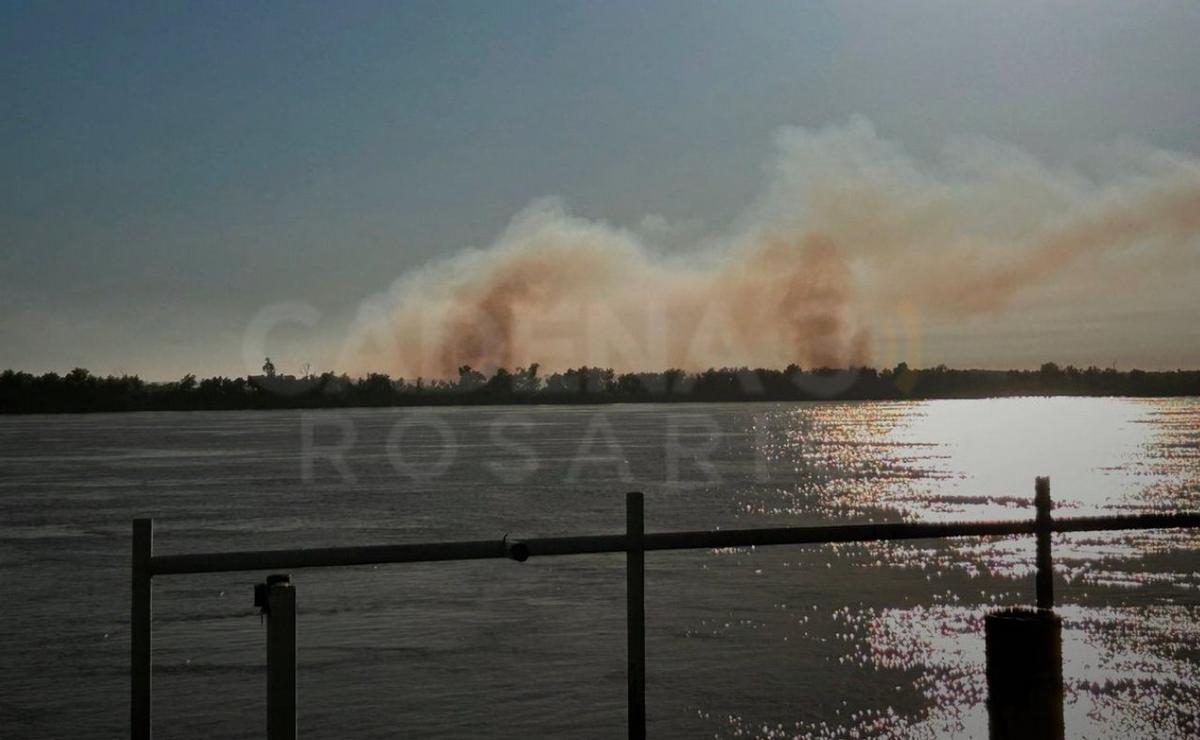 FOTO: Arde la Isla de los Mástiles.