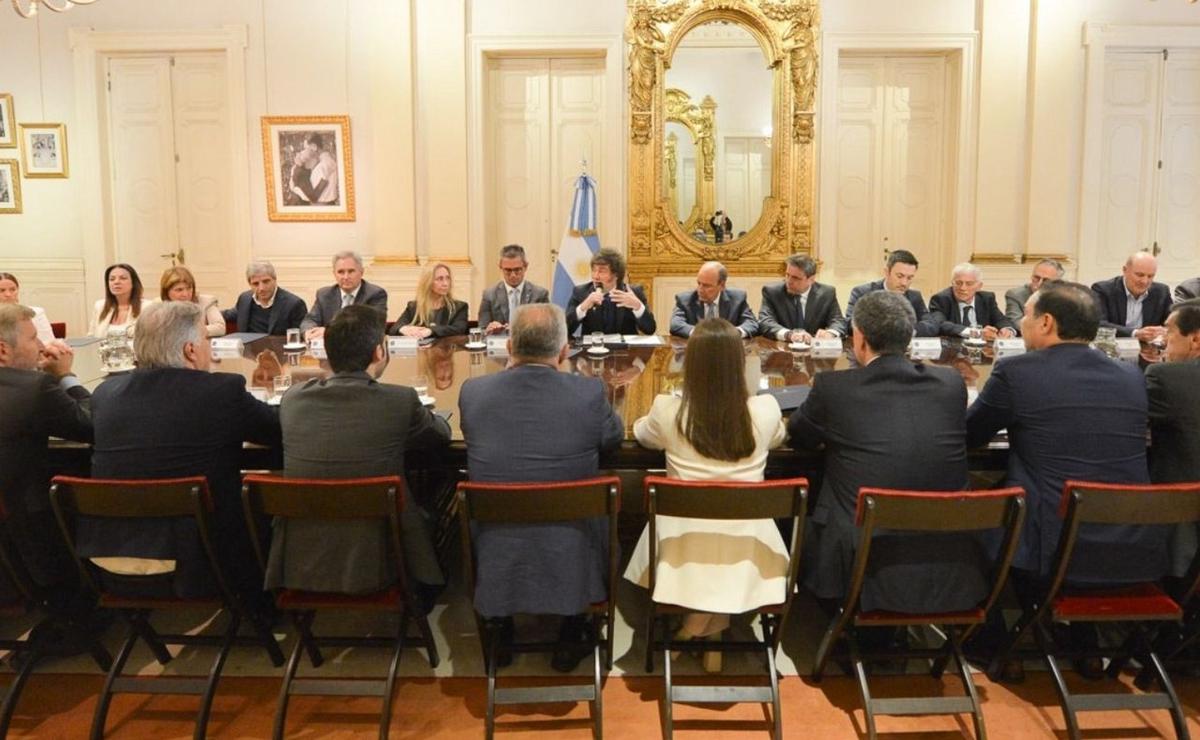 El presidente Javier Milei y los gobernadores.