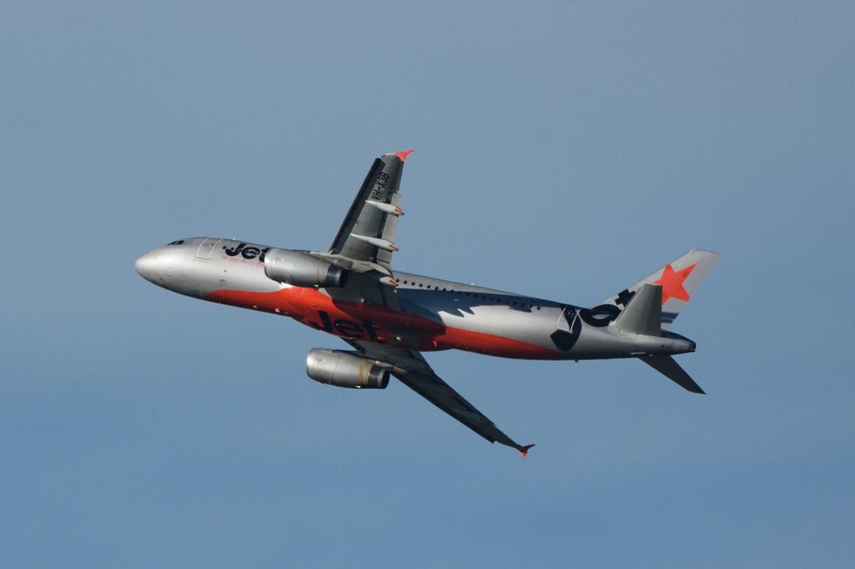 La aerolínea australiana Jetstar cobrará por los compartimentos superiores para equipaje