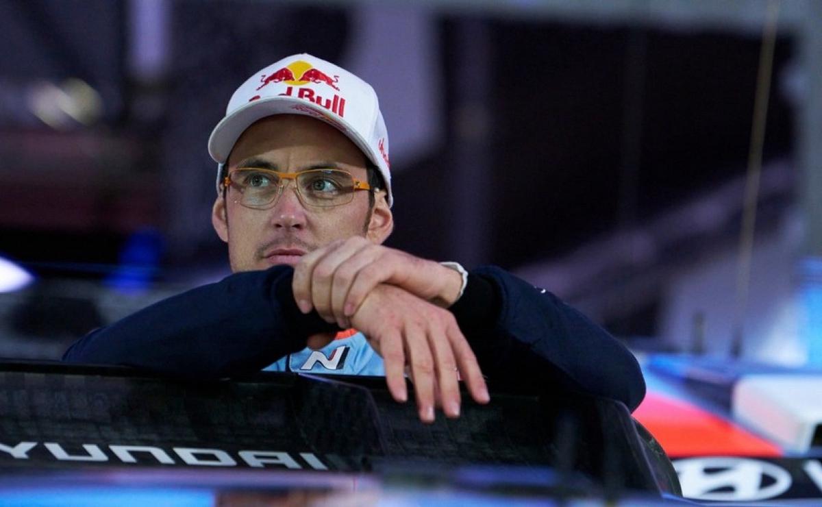 FOTO: Neuville muy cerca de su primer corona de WRC