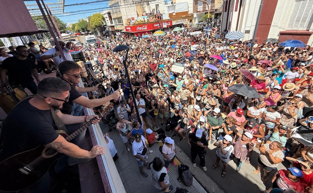 El Dúo Amukan abrió la tradicional Peña de la Munich en Cosquín.