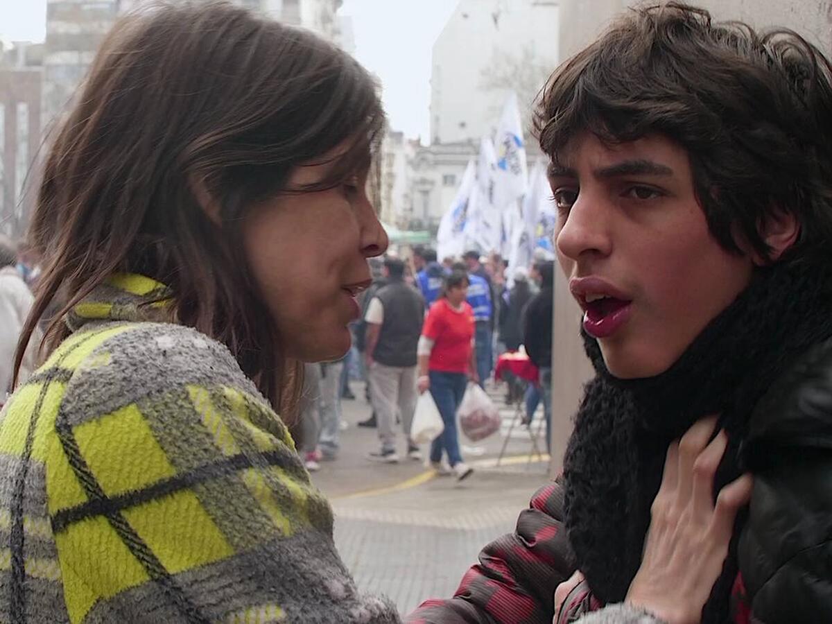 Valentina Bassi critica la Ley de Emergencia en Discapacidad durante manifestación en el Congreso