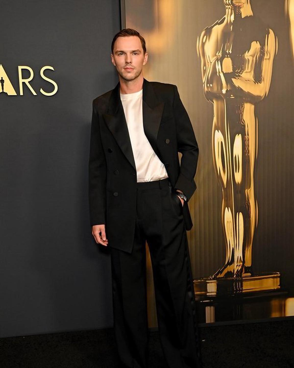 Nicholas Hoult en los Premios Oscar.