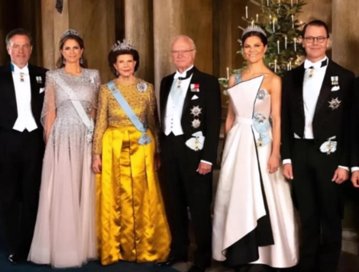 Los integrantes de la familia real posan durante la ceremonia. Foto: (Noticias Argentinas- Redes Sociales)