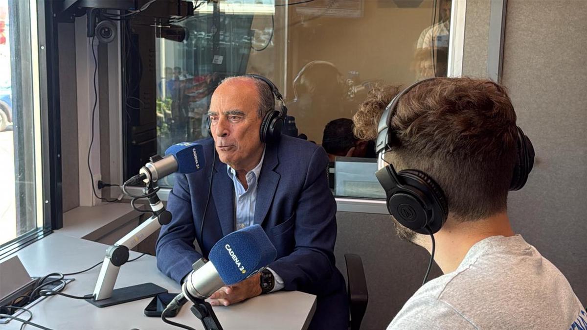 Guillermo Francos en la unidad satelital de Cadena 3 en Expoagro.