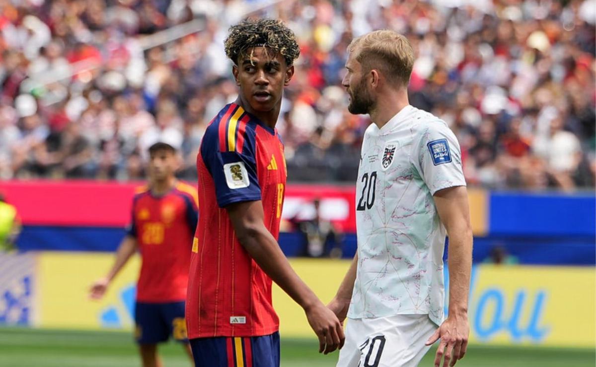 España y Austria se enfrentan buscando los octavos.