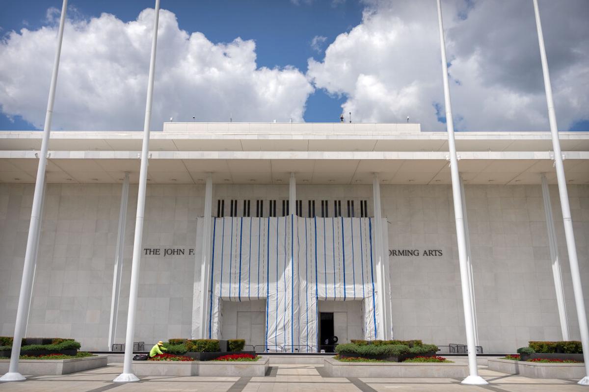 Fuentes de AP: Junta del Centro Kennedy avanza con cierre de 2 años por renovaciones