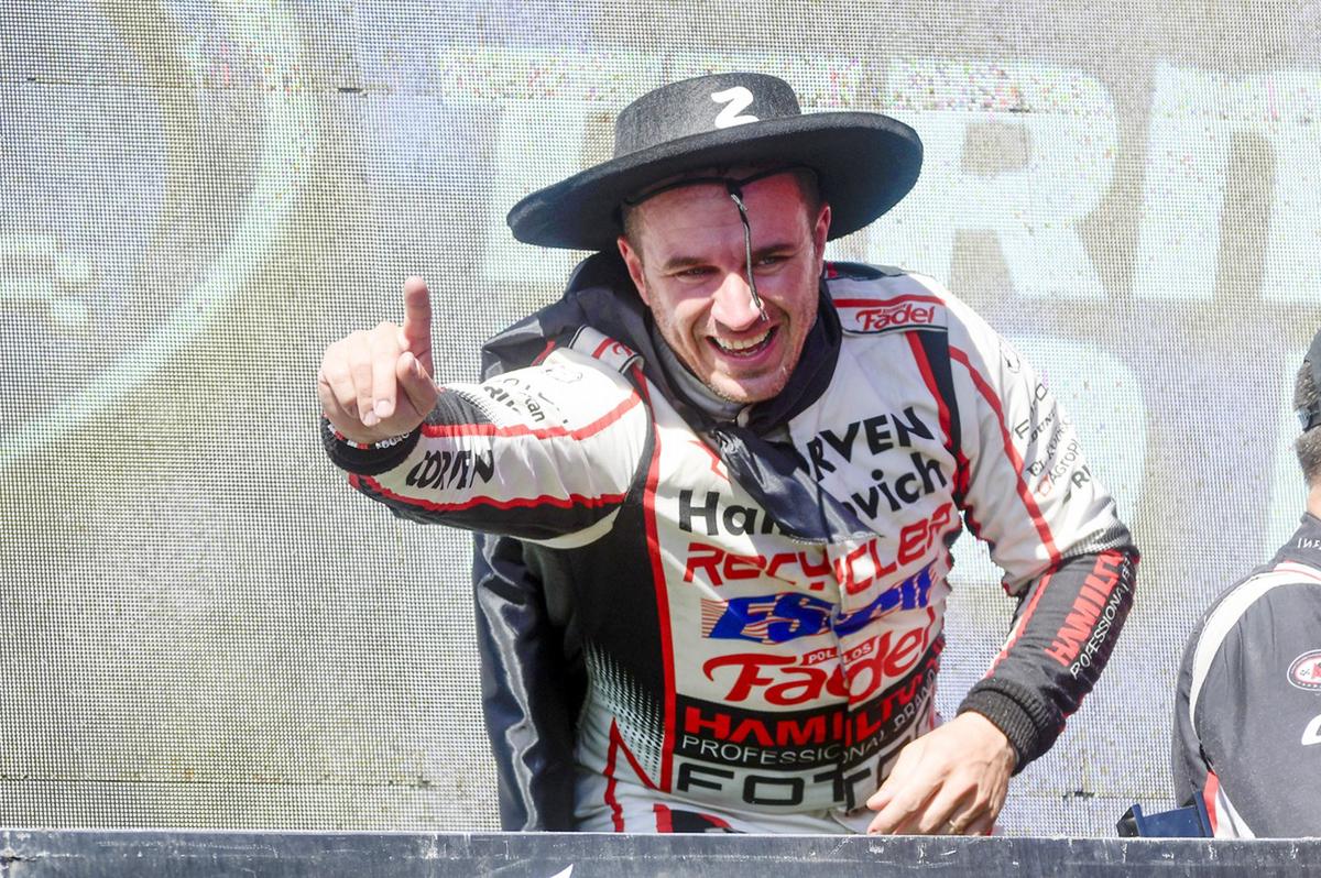 El 'Zorro' de Paraná apareció con su Mustang blanco para ganar en Termas