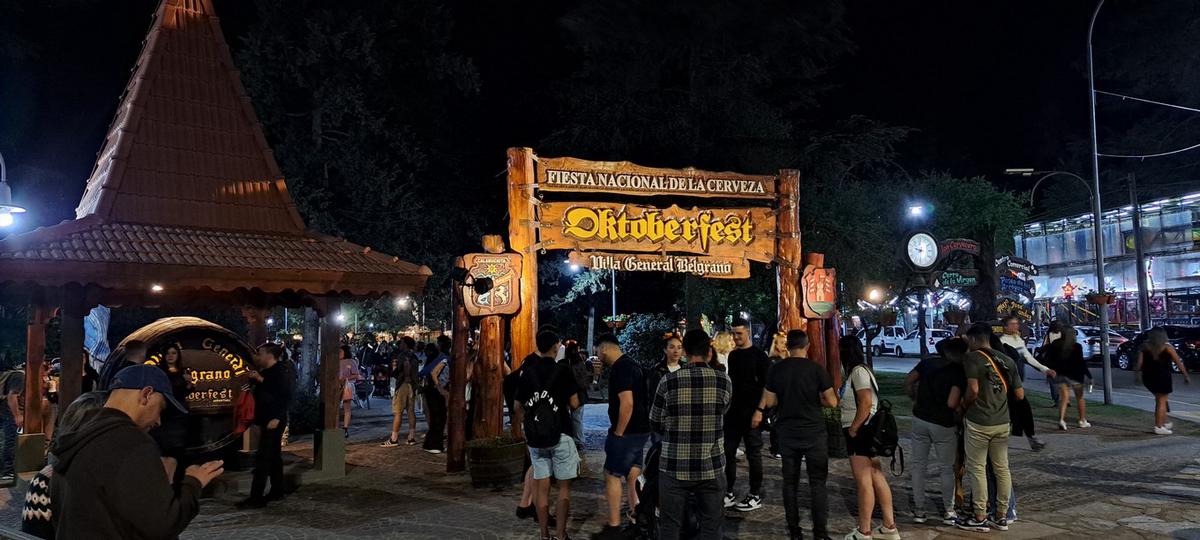 FOTO: La Fiesta de la Cerveza se vive a pleno en Villa General Belgrano. 