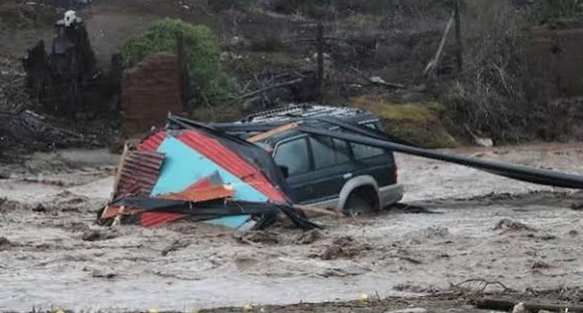 El aluvión afectó a la capital trasandina y sus alrededores.