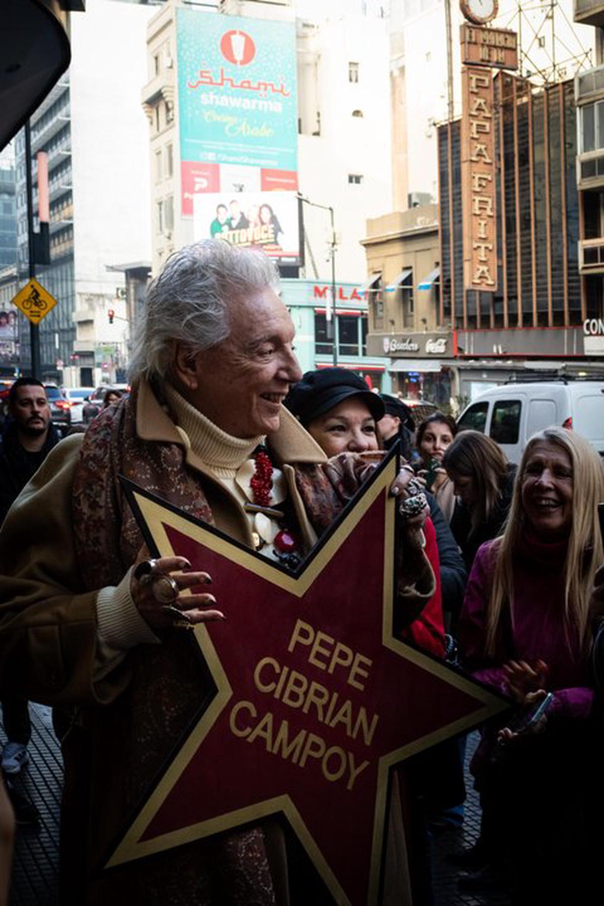 Pepe Cibrián fue homenajeado en la avenida Corrientes con su propia estrella