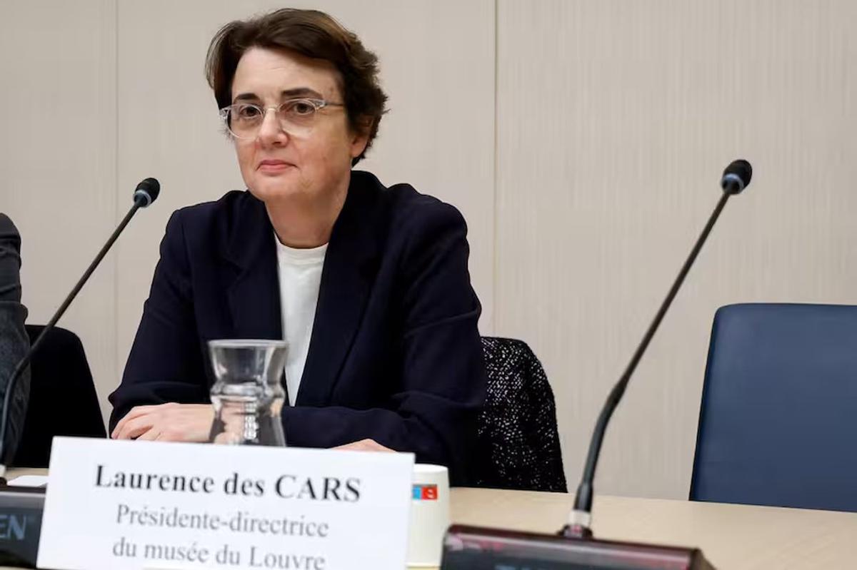 Renunció la directora del Museo del Louvre.