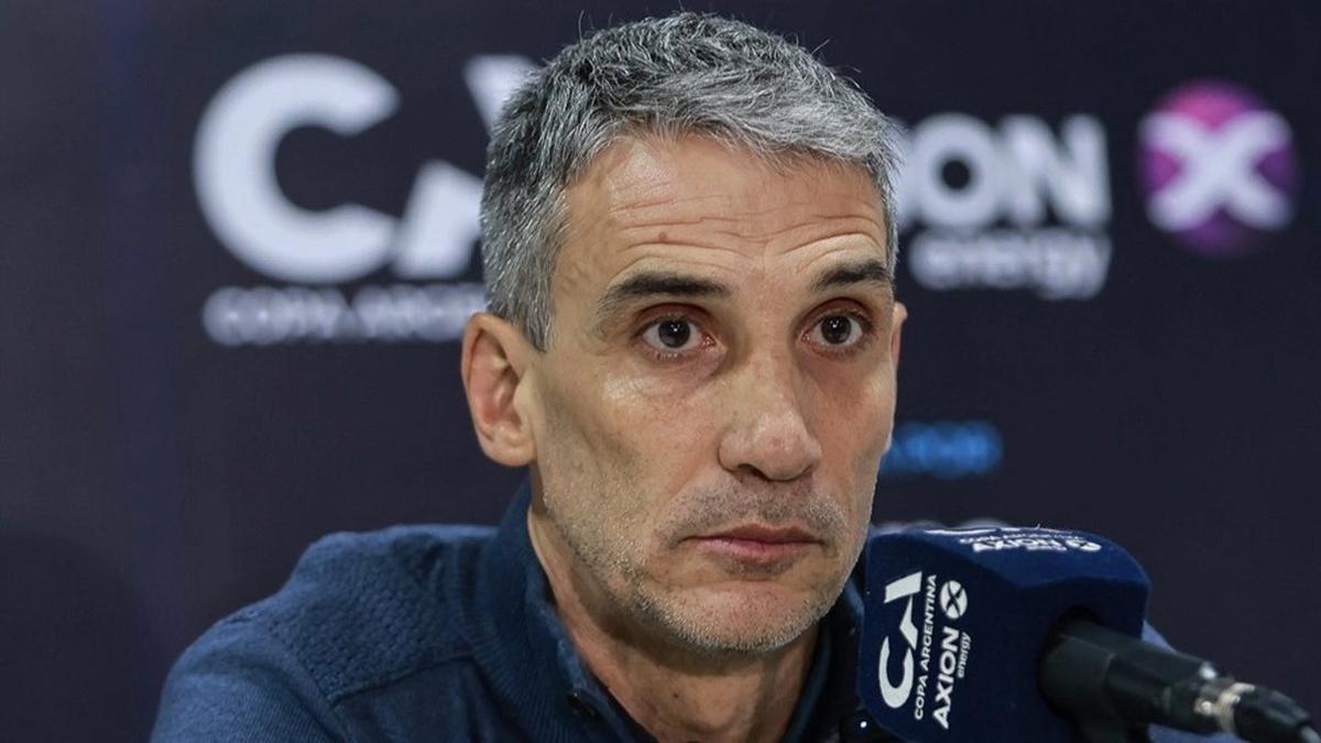Vojvoda, la cara de la derrota de un Racing que no deja de hacer papelones.