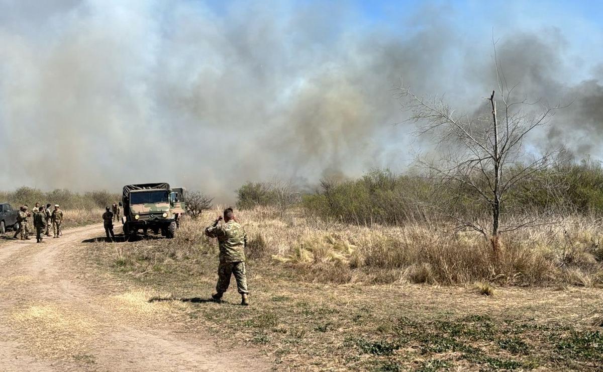 FOTO: Nuevo incendio cerca de la autopista Córdoba-Carlos Paz. (Celeste Benecchi/Cadena 3)