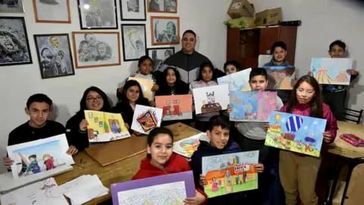 FOTO: La Legislatura celebra la creatividad de jóvenes ilustradores en un cuento español