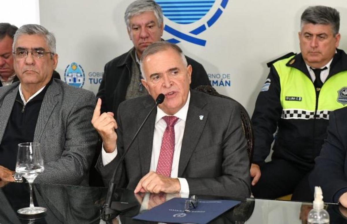 Al gobernador de Tucumán, Osvaldo Jaldo, le sustrajeron su celular del bolsillo del saco.