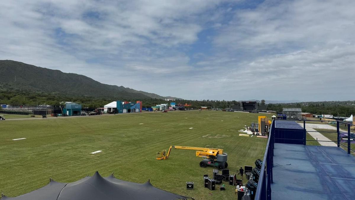 FOTO: Cosquín Rock inauguró la obra de arte monumental ganadora (Foto: Cadena 3).
