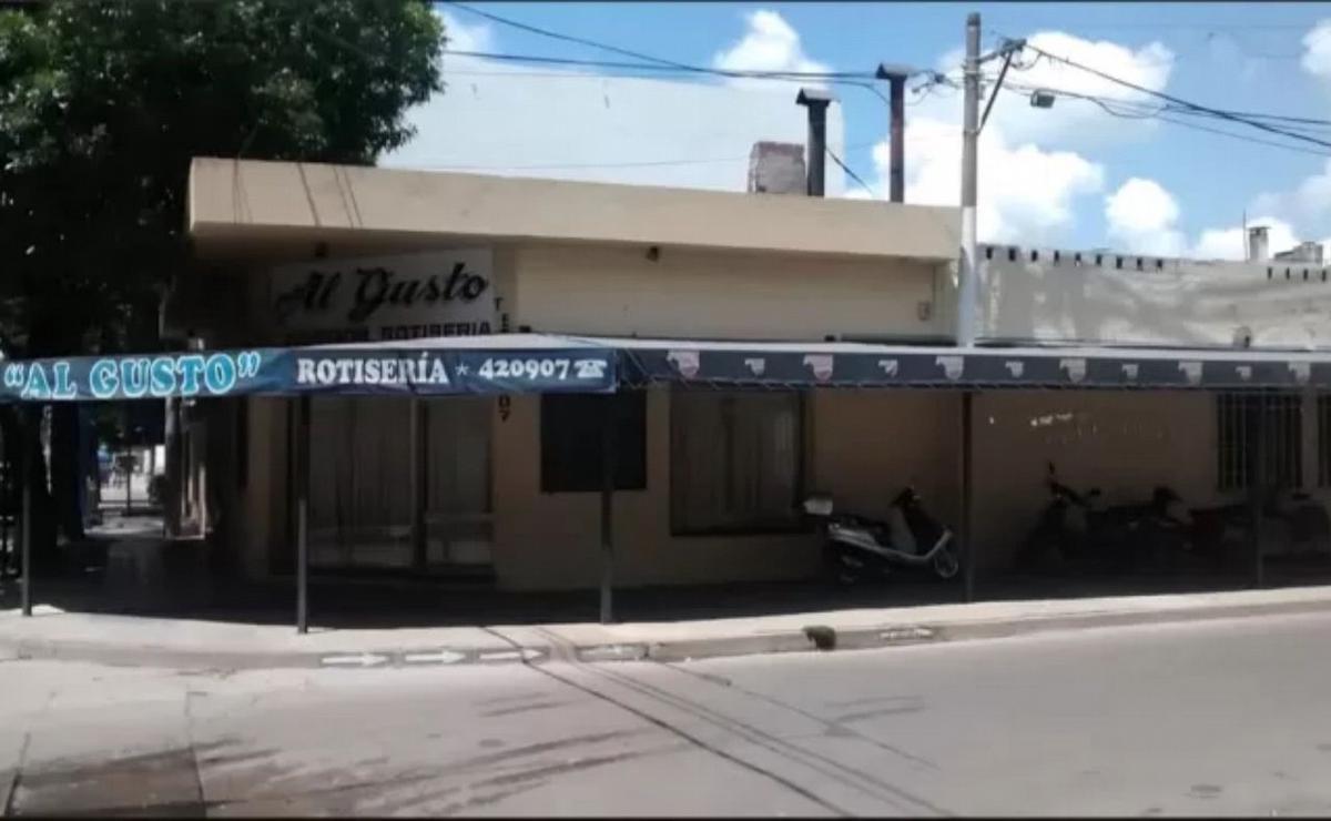 Rotisería en la localidad de Casilda en la que el ladrón quedó atrapado.
