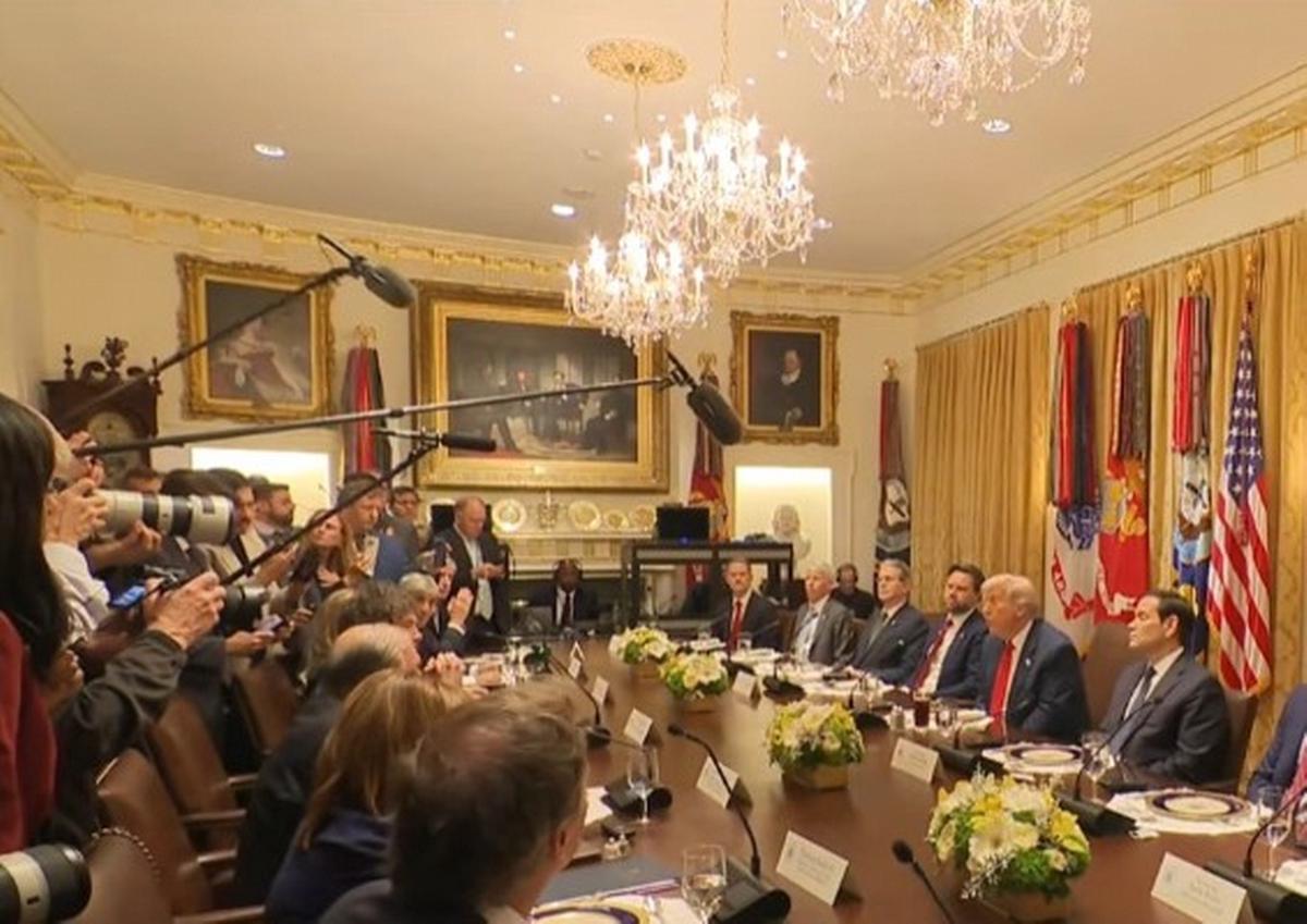Marcos Calligaris, periodista de Cadena 3, presente en la Casa Blanca.