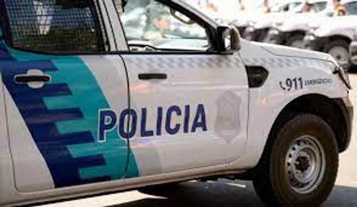 Tres delincuentes irrumpen en un local y generan pánico entre los presentes