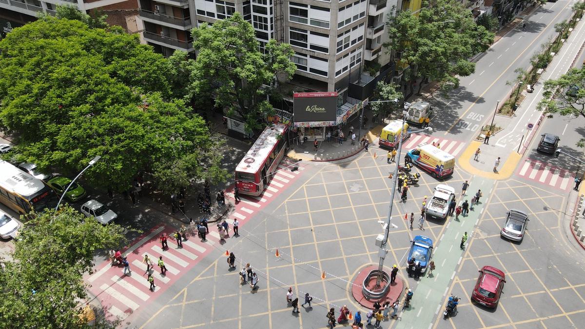 FOTO: Dos mujeres heridas en un impactante choque de un colectivo en el centro de Córdoba.