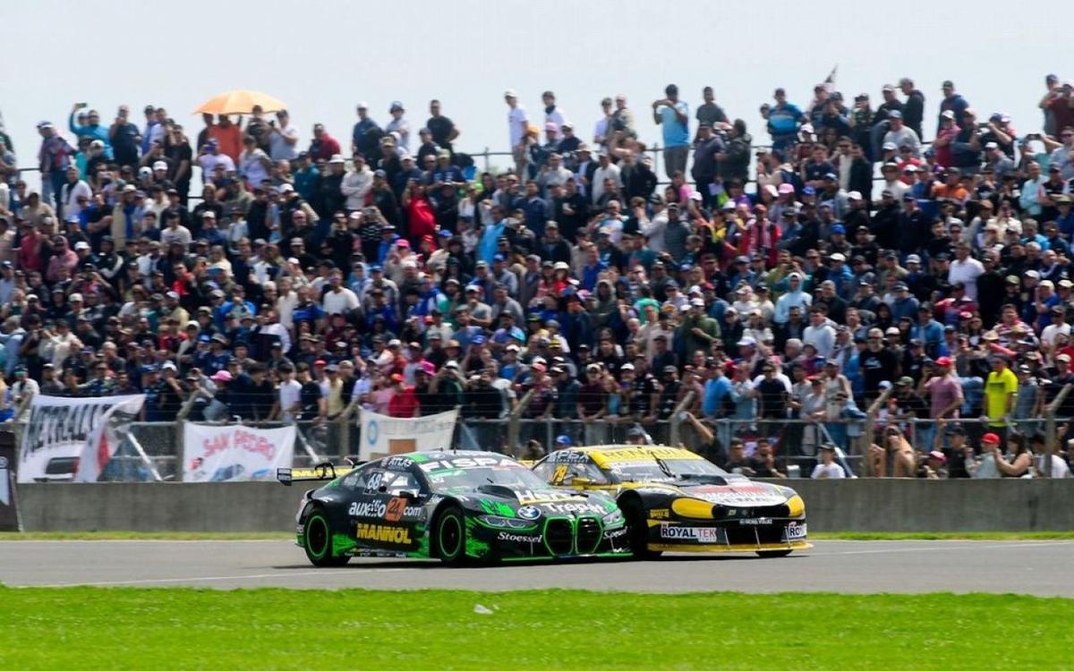 Chapur y Santero luchando en San Nicolás, dos protagonistas en la Copa