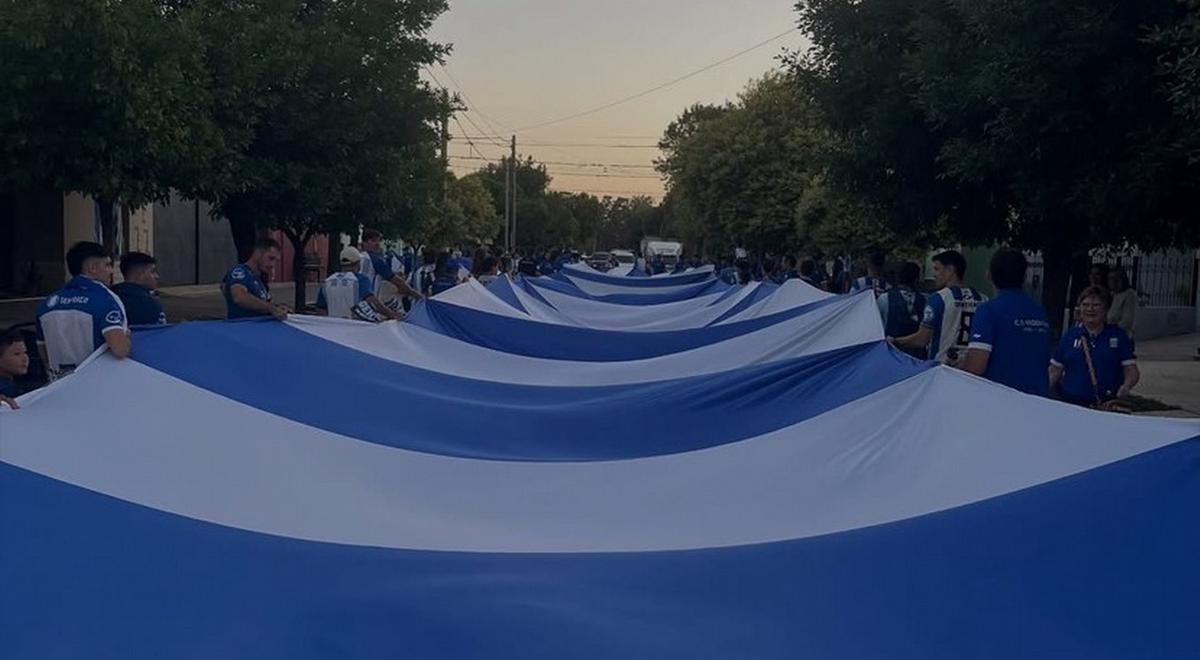 Argentino festejó su centenario con su gran bandera (Foto: @cdargentino)