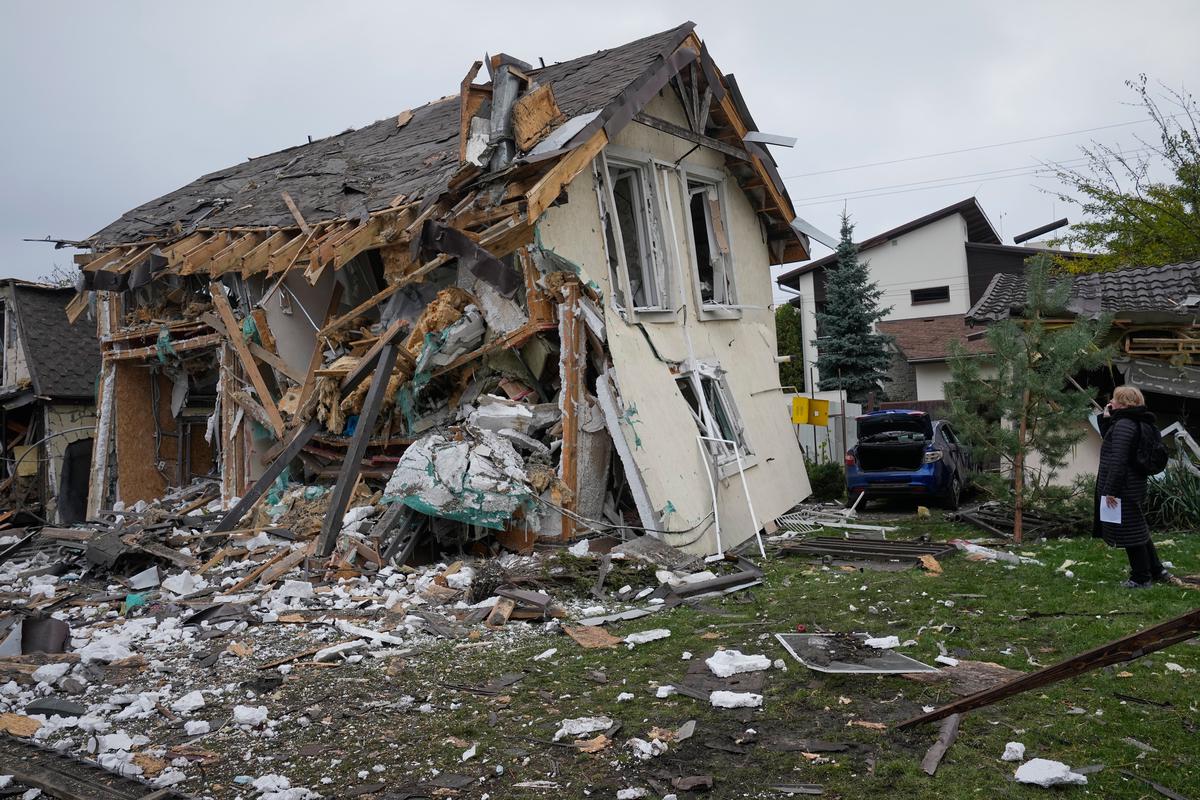 Un alto el fuego local abre vía humanitaria en Jersón, pese a diferencias entre Kiev y Moscú