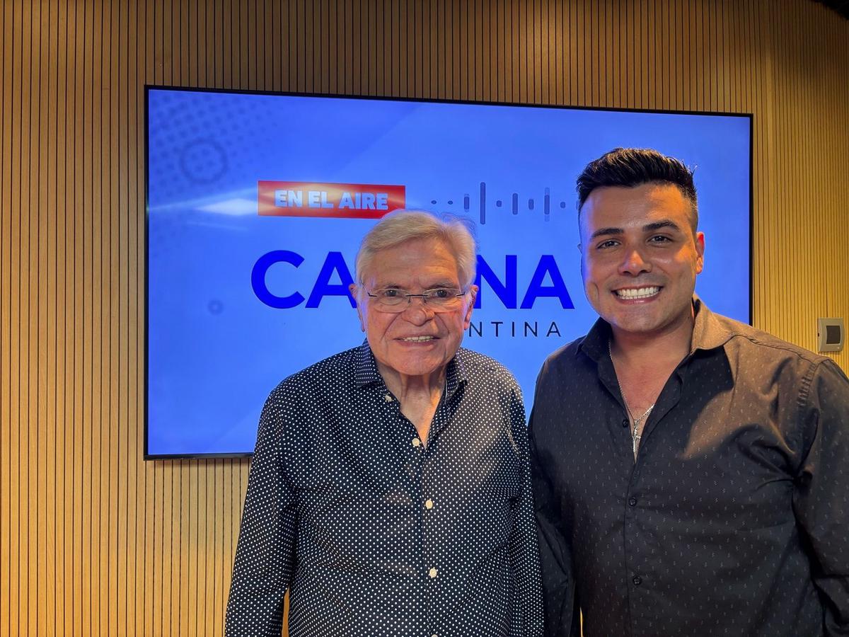 FOTO: Quién es Julián Burgos, ganador del premio Carlos a cantante de la temporada 