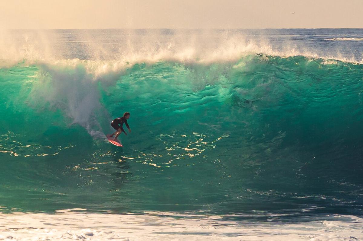 Huracán Marie provoca enormes olas y corrientes peligrosas en playas del sur de California