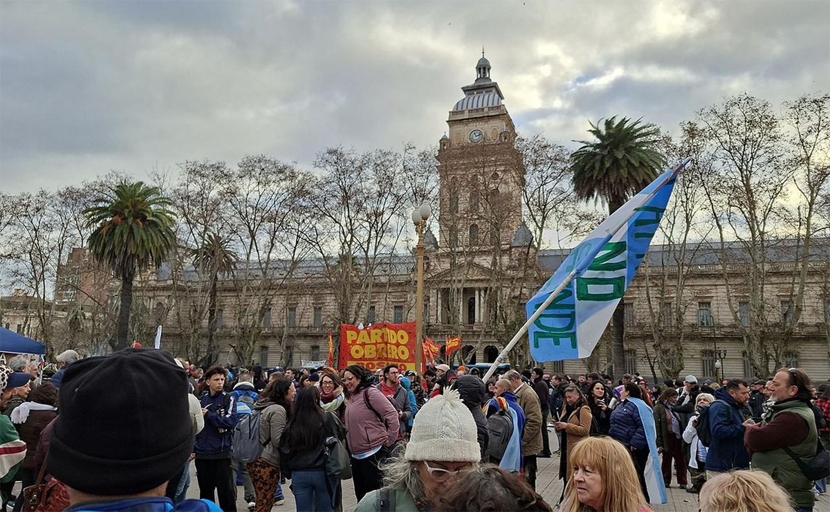 Manifestación en Rosario contra la ley de Propiedad Privada debatida en el Senado.