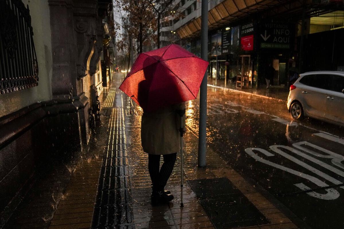 Fallecidos por temporales en Chile llegan a 10 y más de 100.000 personas permanecen aisladas