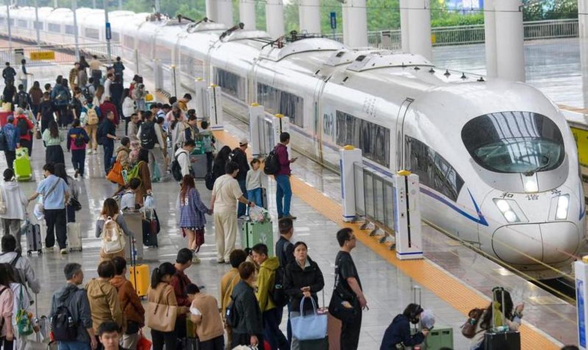 China estrena tren de alta velocidad hacia Vietnam.