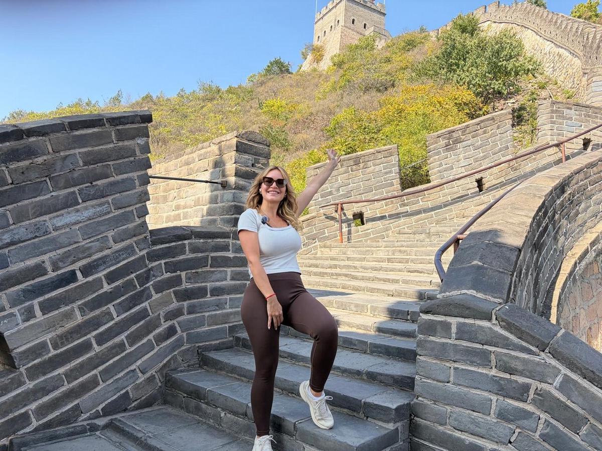 Agustina Vivanco en la Muralla China.