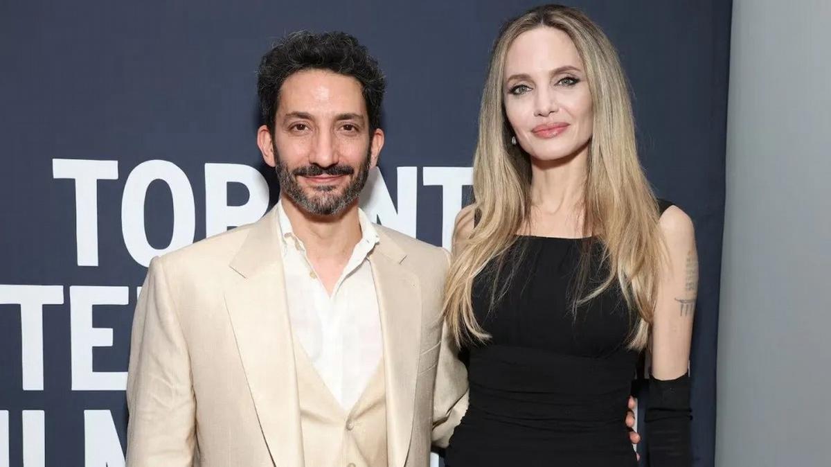 FOTO: Juan Minujín junto a Angelina Jolie en Toronto (Foto: Getty)