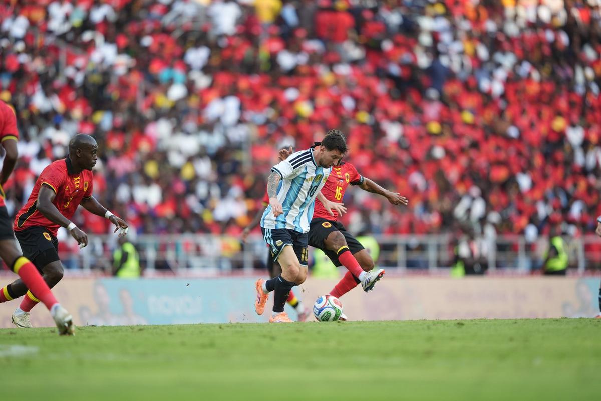 Messi, contra Angola (Foto: @Argentina)