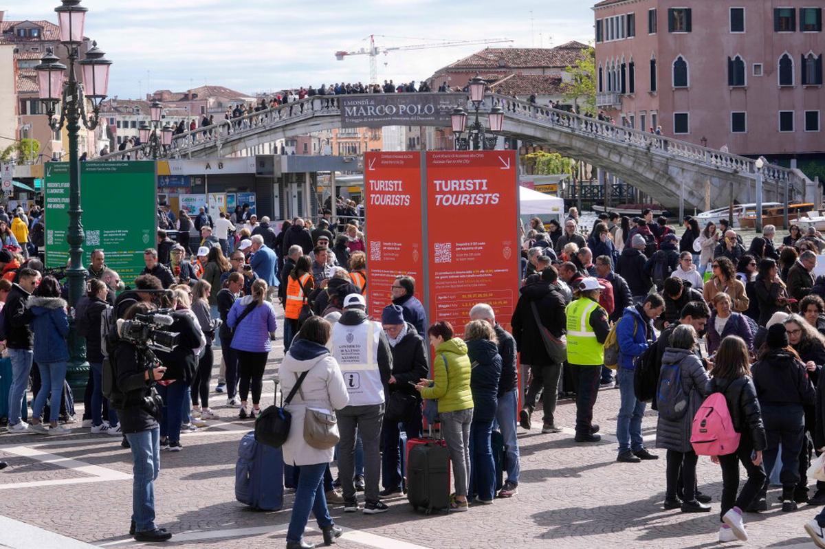 Alcalde de Venecia propone precios dinámicos para visitantes de un día, con tope de 50 euros