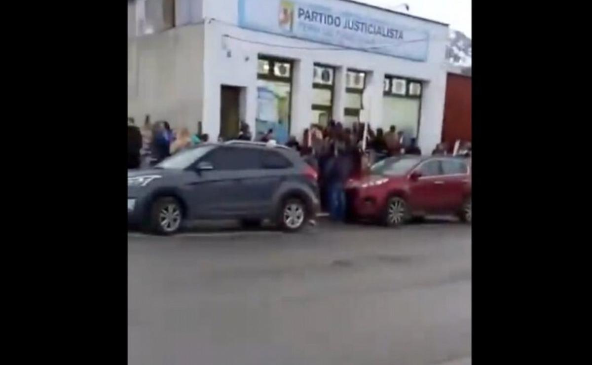 FOTO: Hubo disparos frente al local del PJ en Ushuaia (Foto: captura de video)